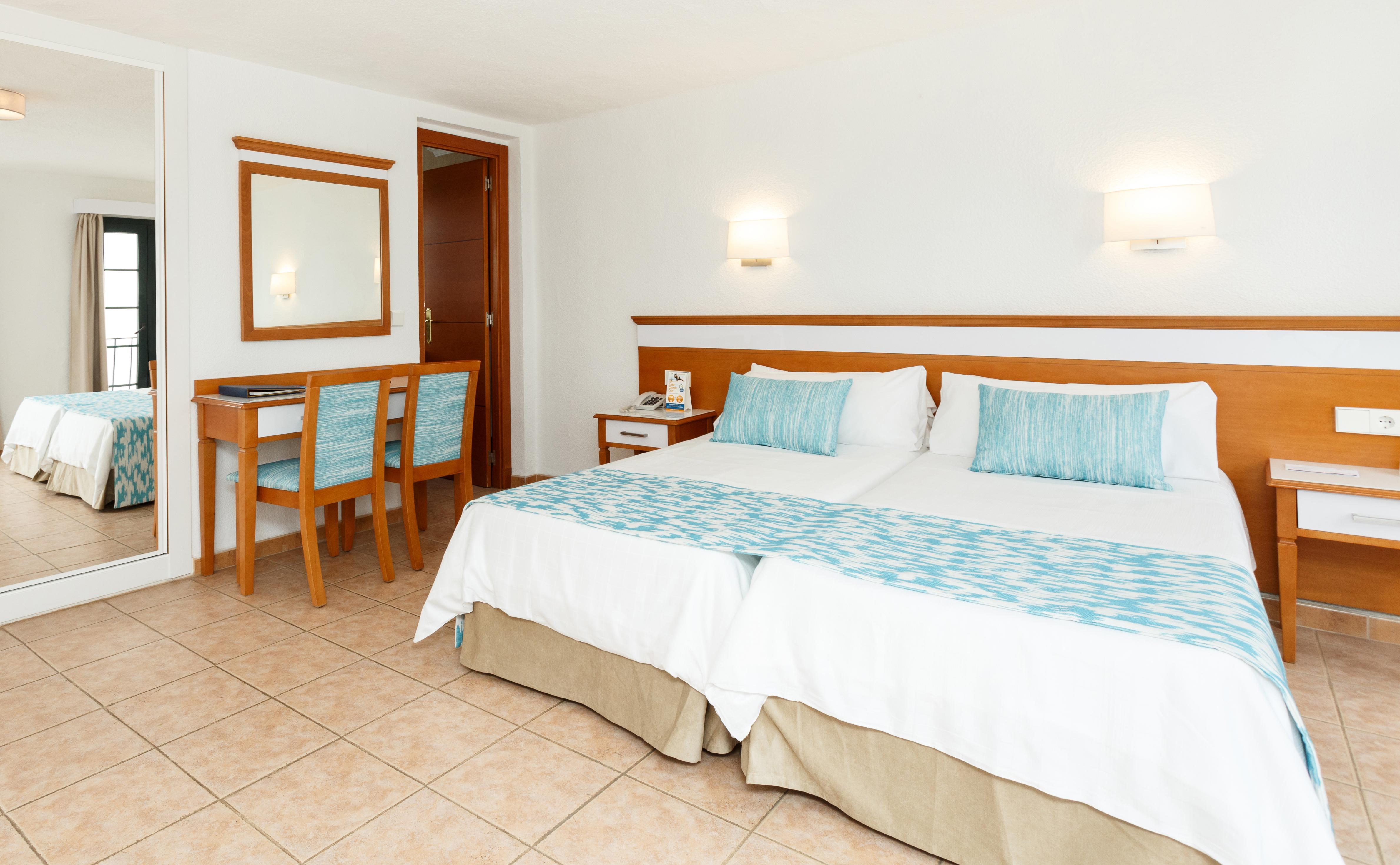 Hotel Globales Pueblo Andaluz San Pedro de Alcántara Exterior foto