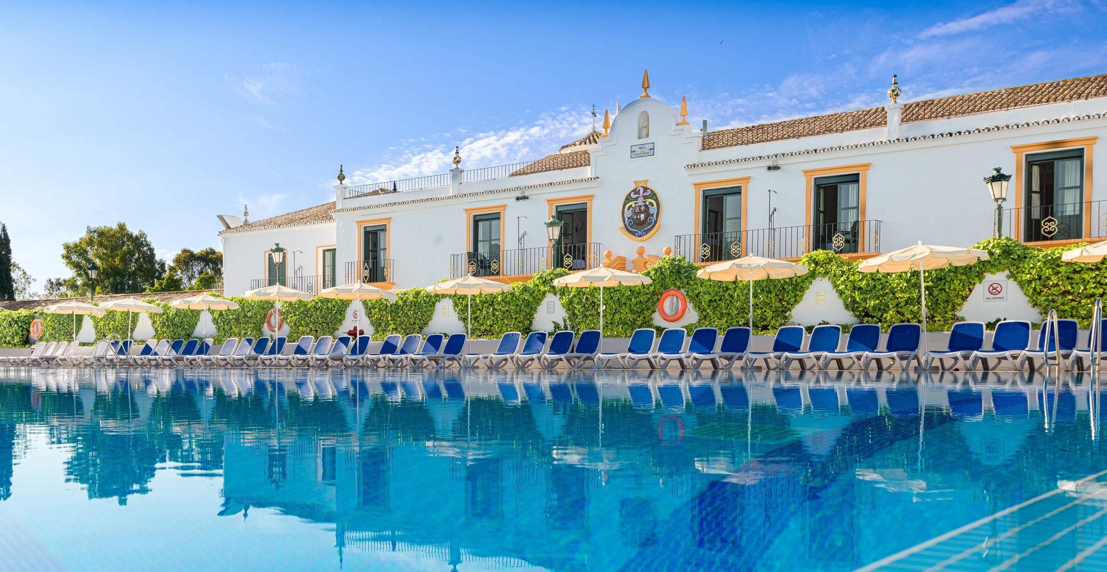 Hotel Globales Pueblo Andaluz San Pedro de Alcántara Exterior foto