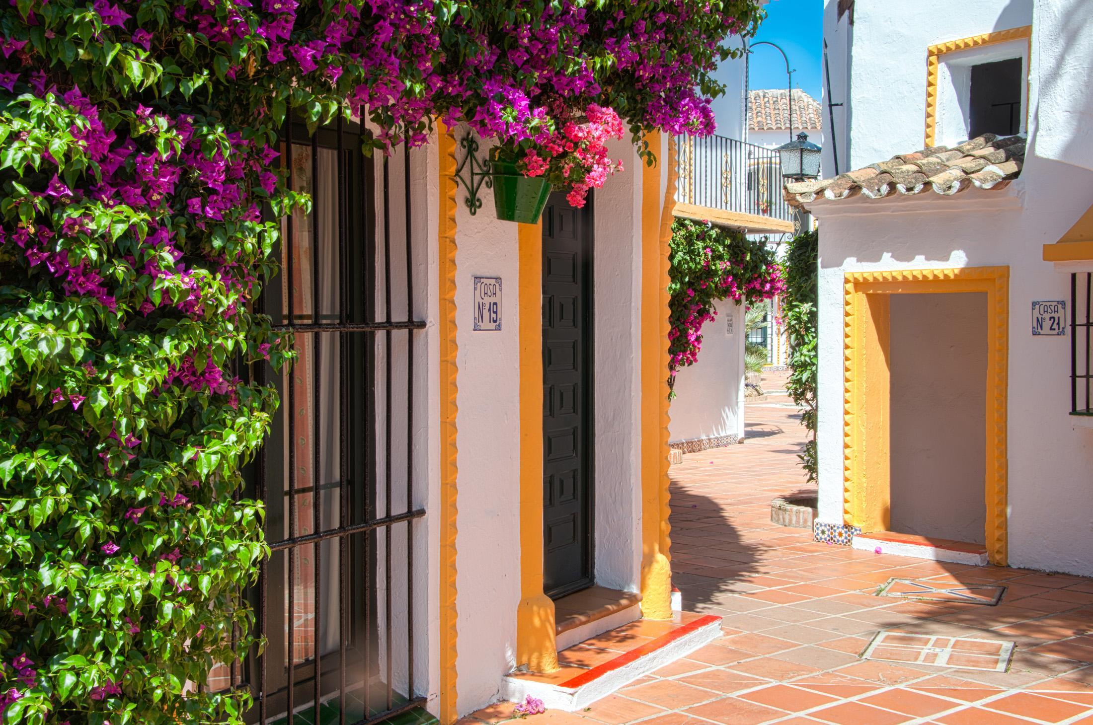 Hotel Globales Pueblo Andaluz San Pedro de Alcántara Exterior foto