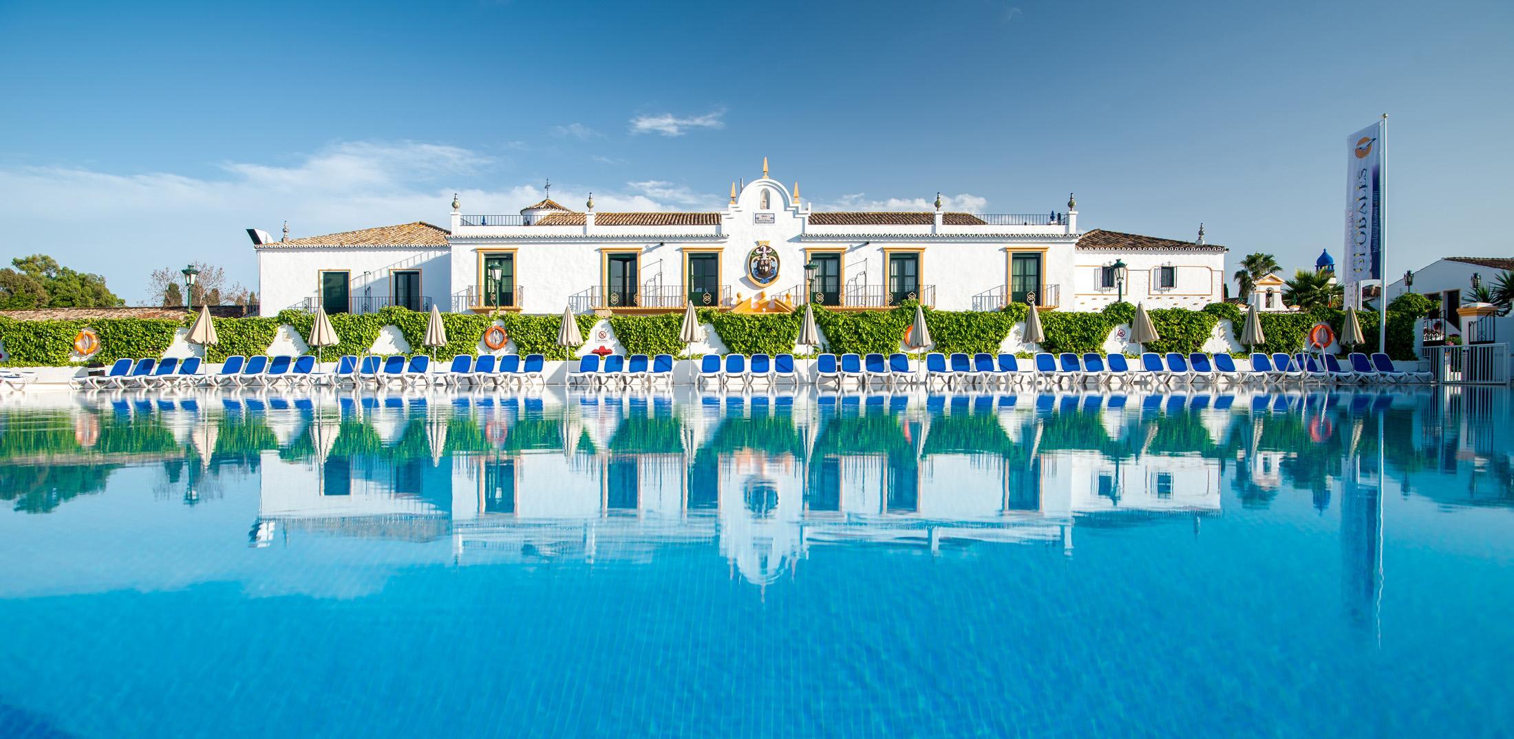 Hotel Globales Pueblo Andaluz San Pedro de Alcántara Exterior foto