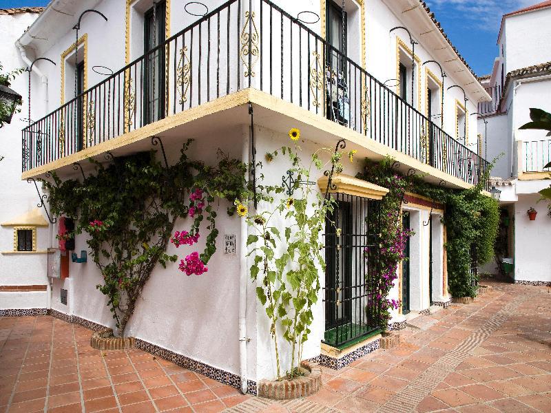 Hotel Globales Pueblo Andaluz San Pedro de Alcántara Exterior foto