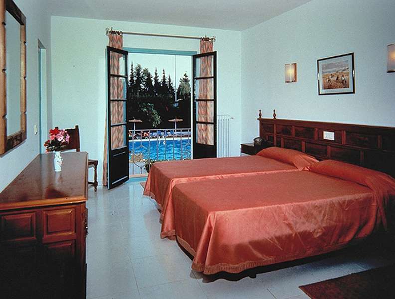 Hotel Globales Pueblo Andaluz San Pedro de Alcántara Exterior foto