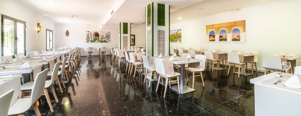 Hotel Globales Pueblo Andaluz San Pedro de Alcántara Exterior foto